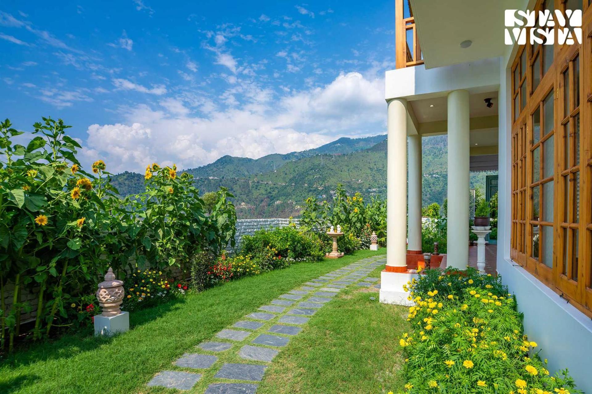 Stayvista At The Oakridge 4 Bhk Villa In Dharamshala With Jacuzzi & Balcony Chamba (Himachal Pradesh) Exteriör bild