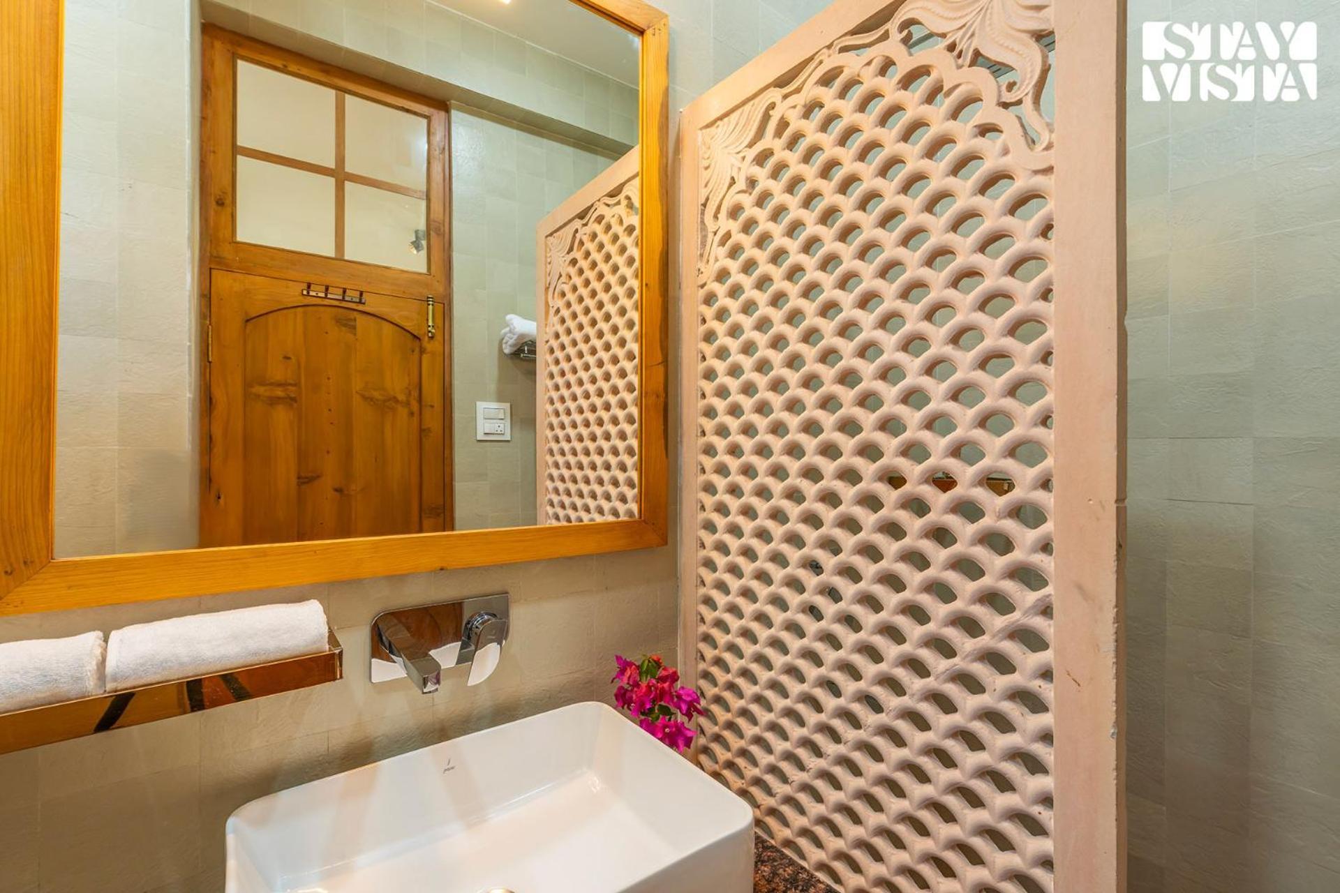 Stayvista At The Oakridge 4 Bhk Villa In Dharamshala With Jacuzzi & Balcony Chamba (Himachal Pradesh) Exteriör bild