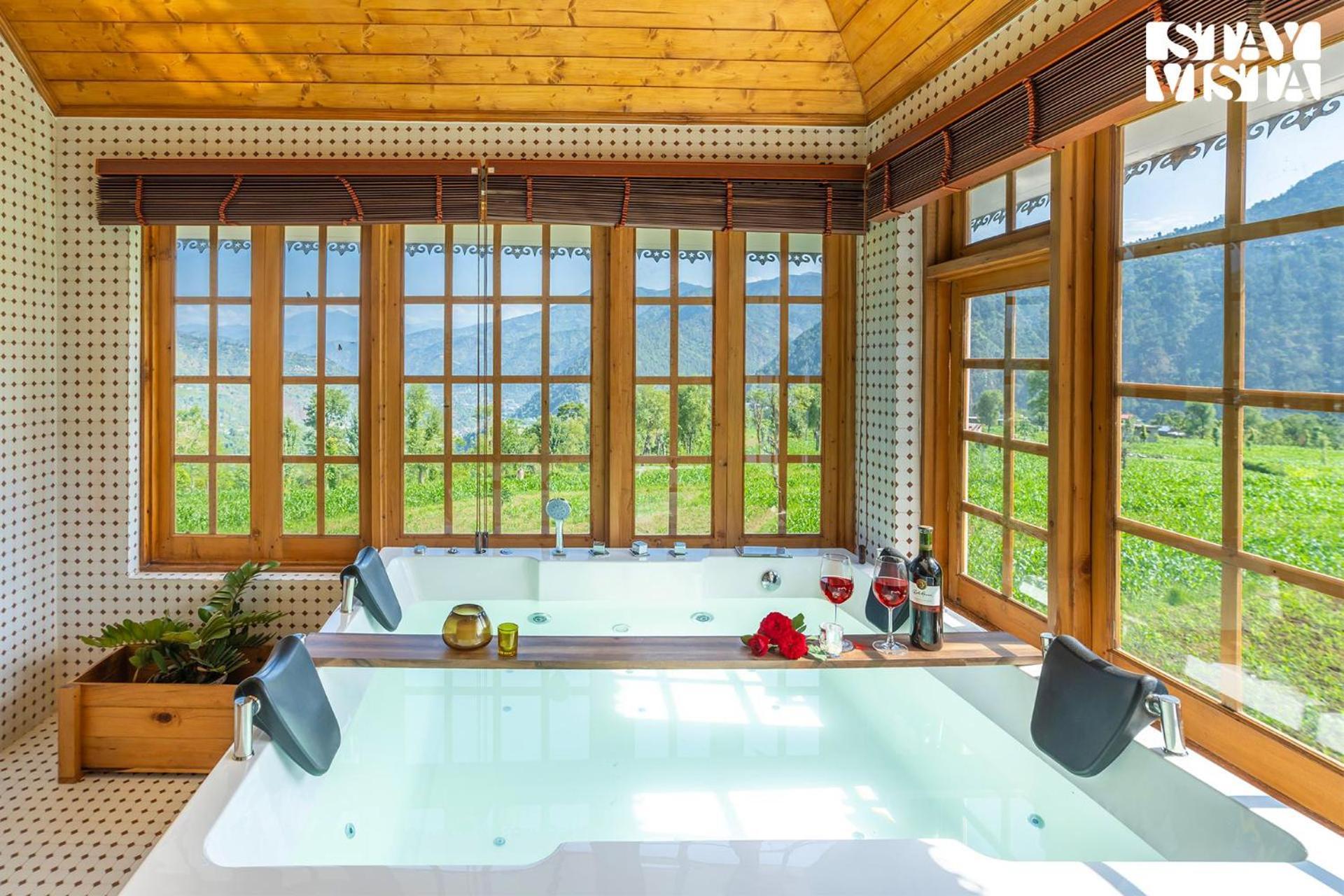 Stayvista At The Oakridge 4 Bhk Villa In Dharamshala With Jacuzzi & Balcony Chamba (Himachal Pradesh) Exteriör bild